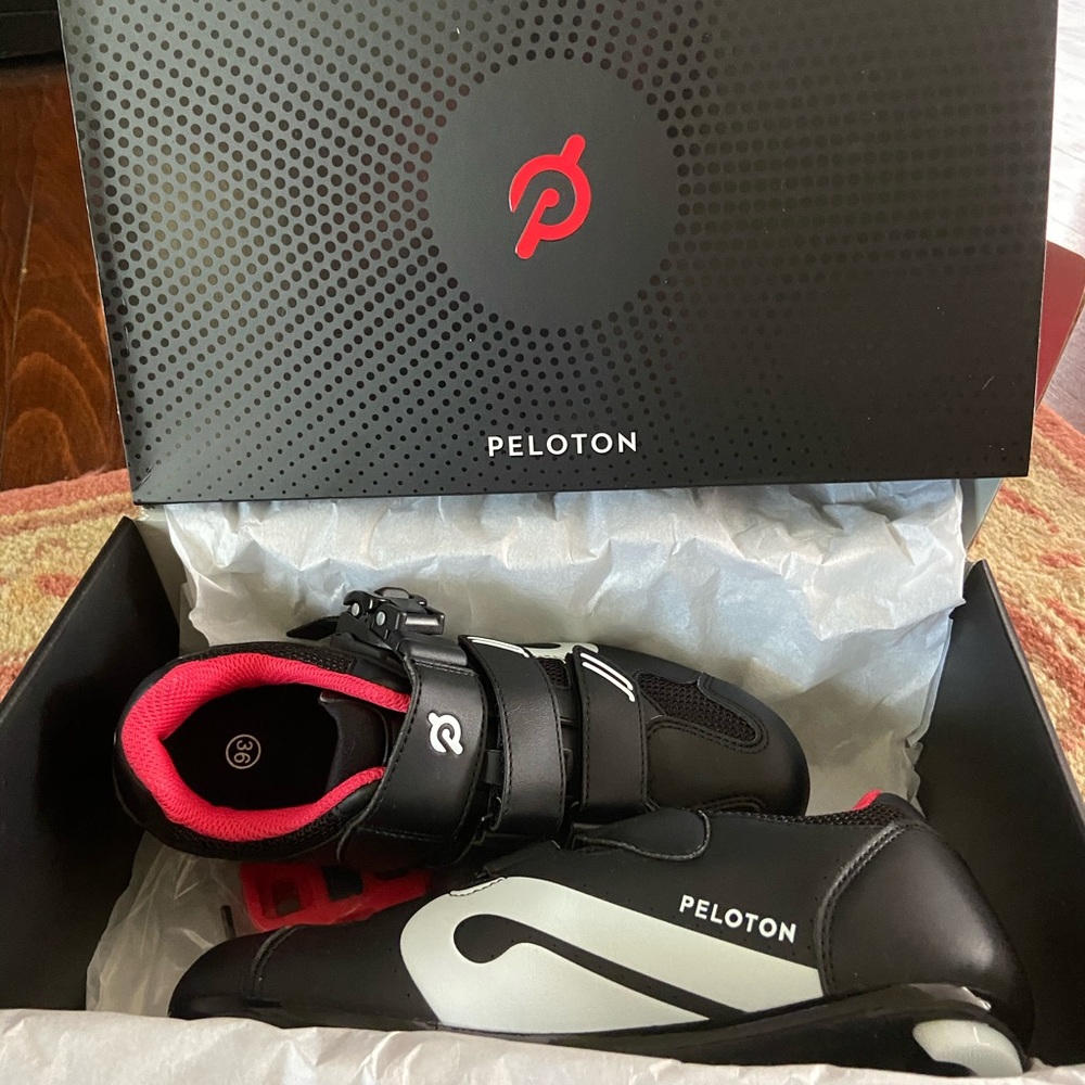 Pelaton spinning shoes